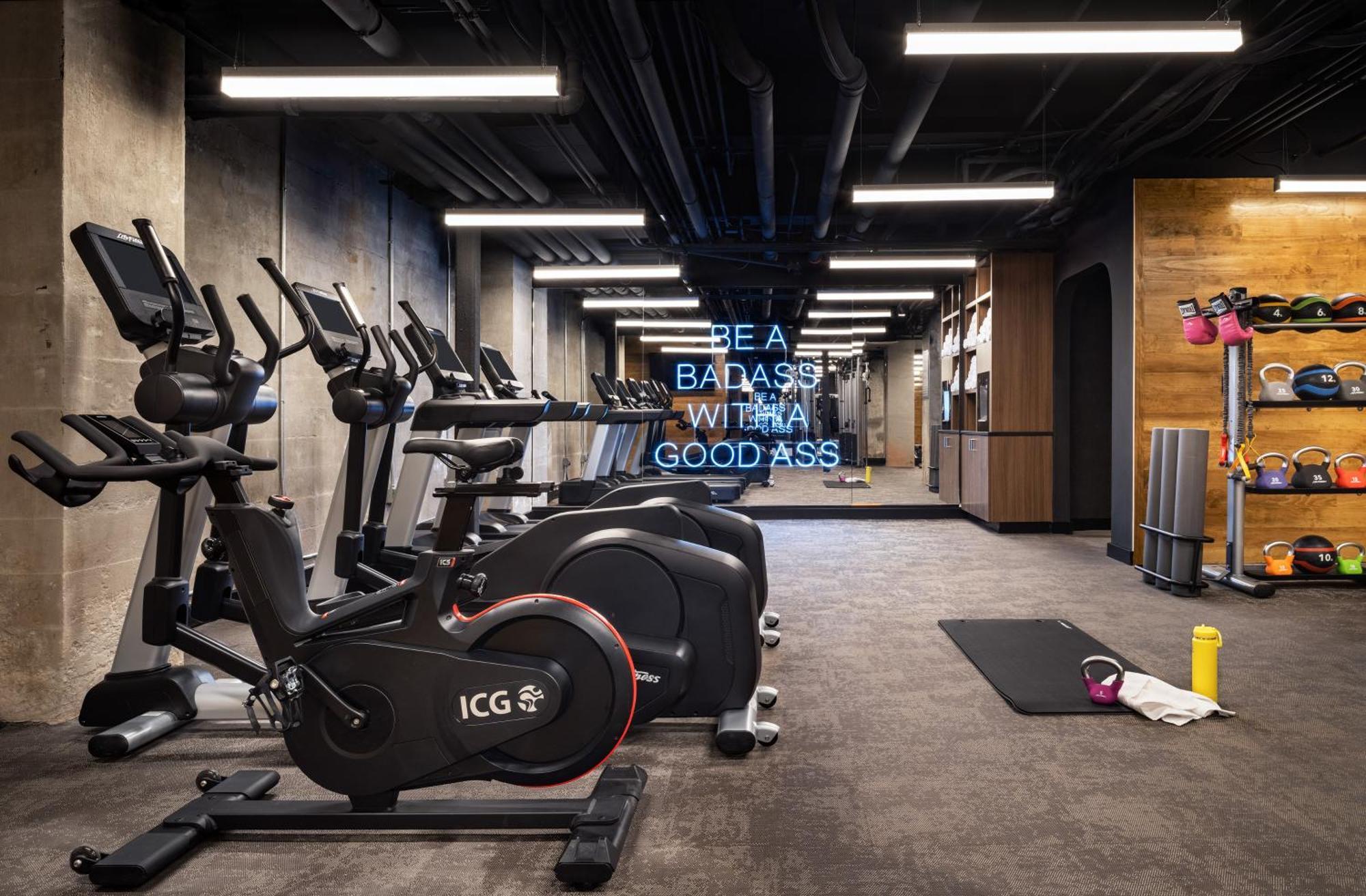 Moxy Springfield Downtown Hotel ภายนอก รูปภาพ